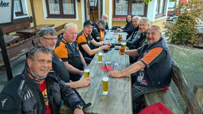 Abschlussbier im Clublokal